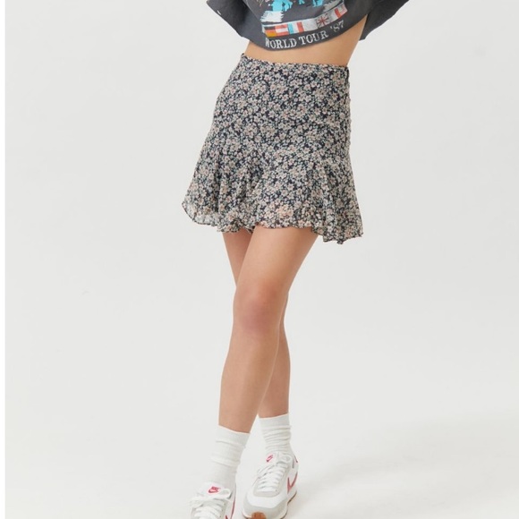 UO Ruffle Mini - Picture 5 of 6